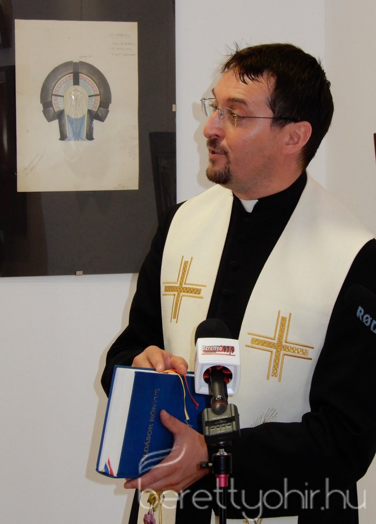 Ünnepi kiállításmegnyitó és kenyérszentelés 16